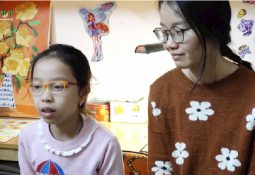 Chị Lâm Thanh và bé Tùng Chi chia sẻ về hành trình chữa bệnh dạ dày